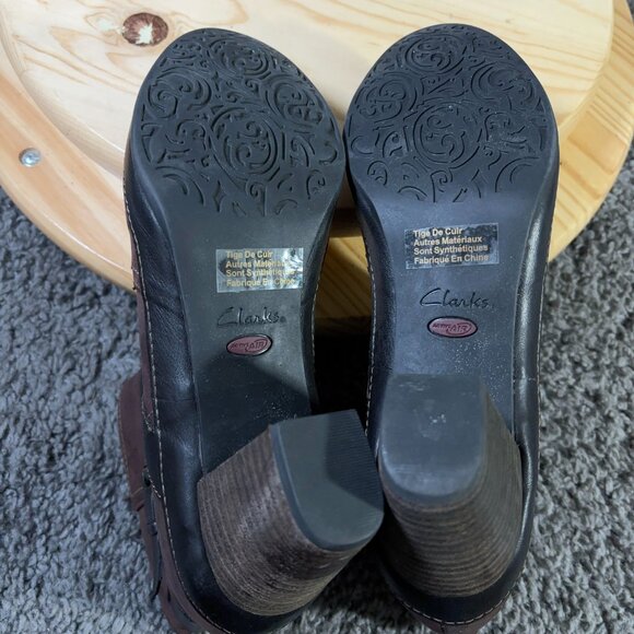 Clarks Artisan Ankle Boots Womens Size 8.5 Leather Burgundy Buckle Strap Booties - Picture 9 of 9